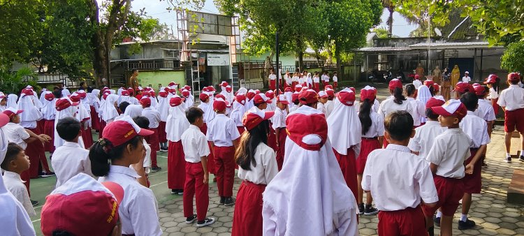 Upacara Bendera SDN Barepaok: Disiplin dan Tanggung Jawab untuk Kemajuan Bersama